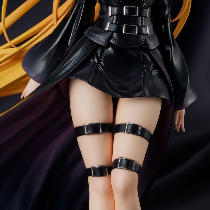 [To Love-Ru Darkness] Golden Darkness  - Black Trance ver. Complete Figure