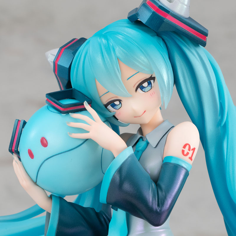 Lucrea [Mobile Suit Gundam 45th Anniversary x Hatsune Miku] Hatsune Miku x 00 Gundam 1/7 Complete Figure
