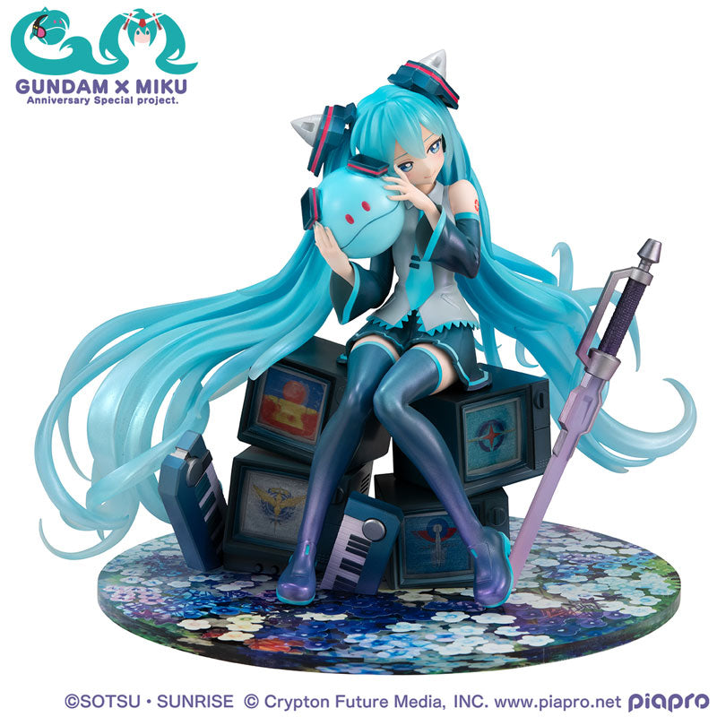 Lucrea [Mobile Suit Gundam 45th Anniversary x Hatsune Miku] Hatsune Miku x 00 Gundam 1/7 Complete Figure